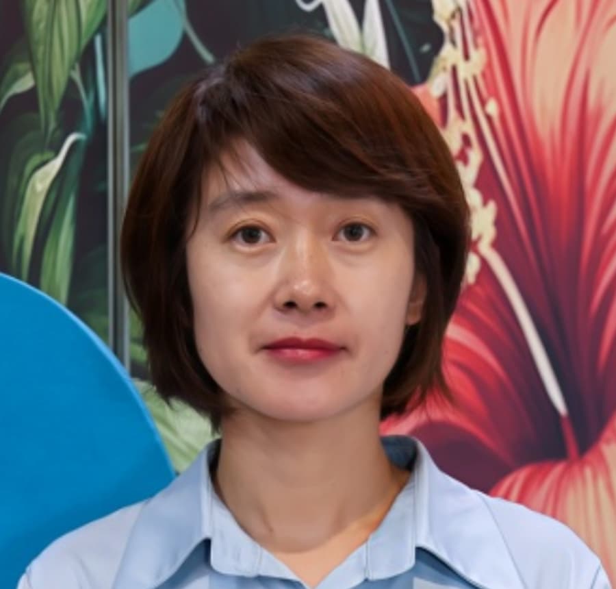 Ms. Anna Kim